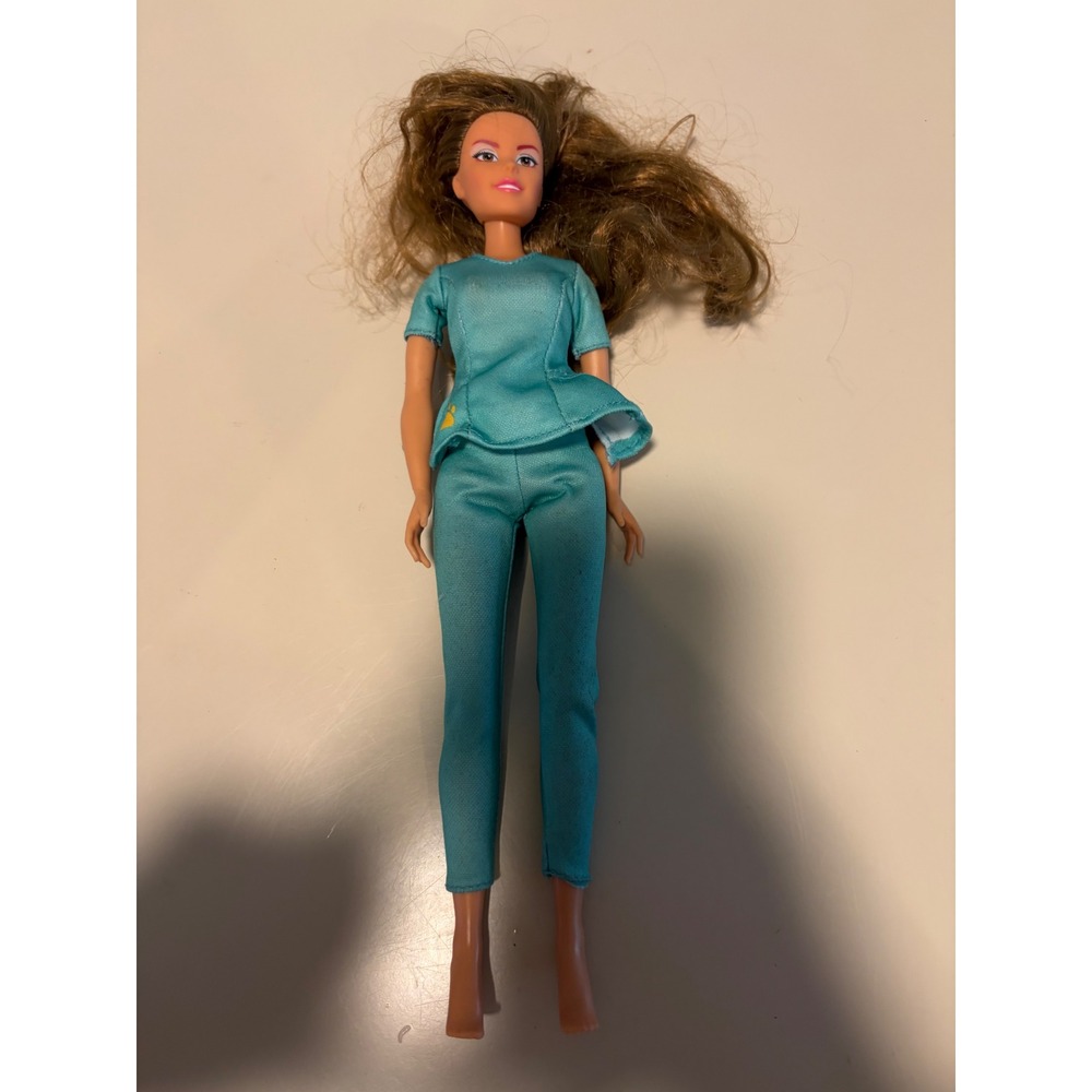 MGA Entertainment 576031 Fashion Doll Teal Medical Scrubs Brunette 11 Inch